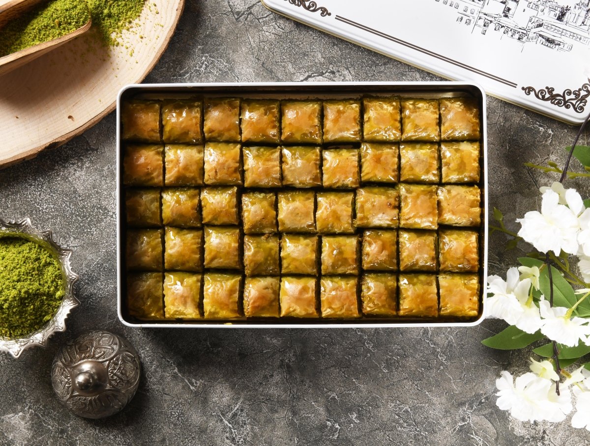 Asi | Special Mini Baklava with Pıstachio in Gift Metal Box - Aladdin Business