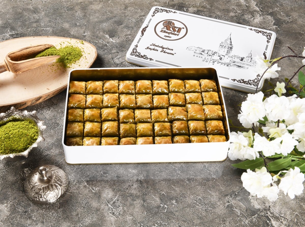 Asi | Special Mini Baklava with Pıstachio in Gift Metal Box - Aladdin Business