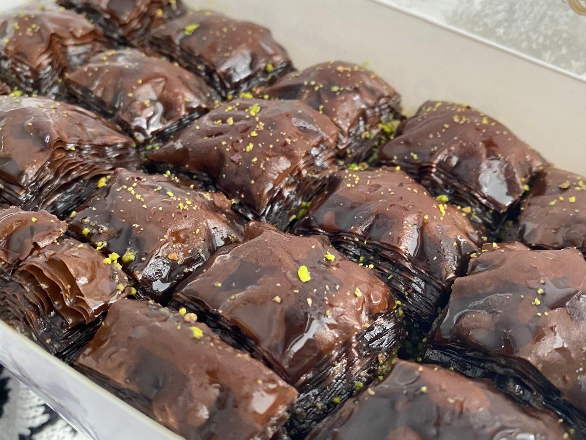 Premium Pistachio Chocolate Baklava Tray | Authentic Turkish Dessert for Gifting & Wholesale - Aladdin Business