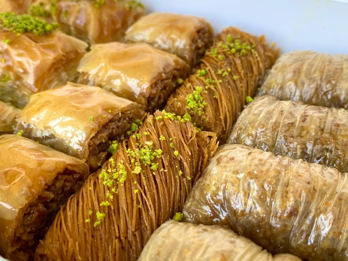 Asi | Assorted Baklava with Pistachio and Walnut - Aladdin Business