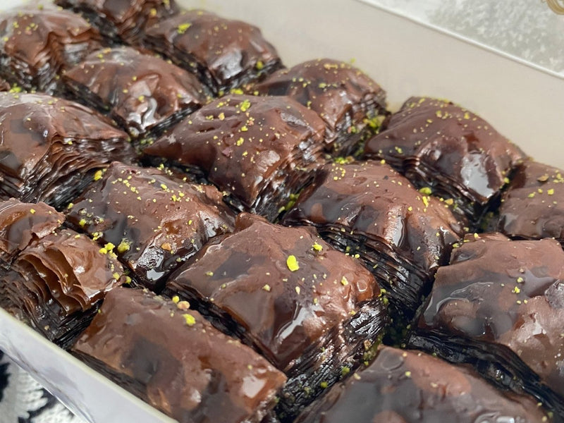 Asi | Pistachio Chocolate Baklava in Gift Metal Box - Aladdin Business