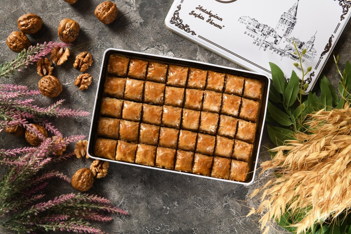 Asi | Special Mini Baklava with Walnut in Gift Metal Box - Aladdin Business