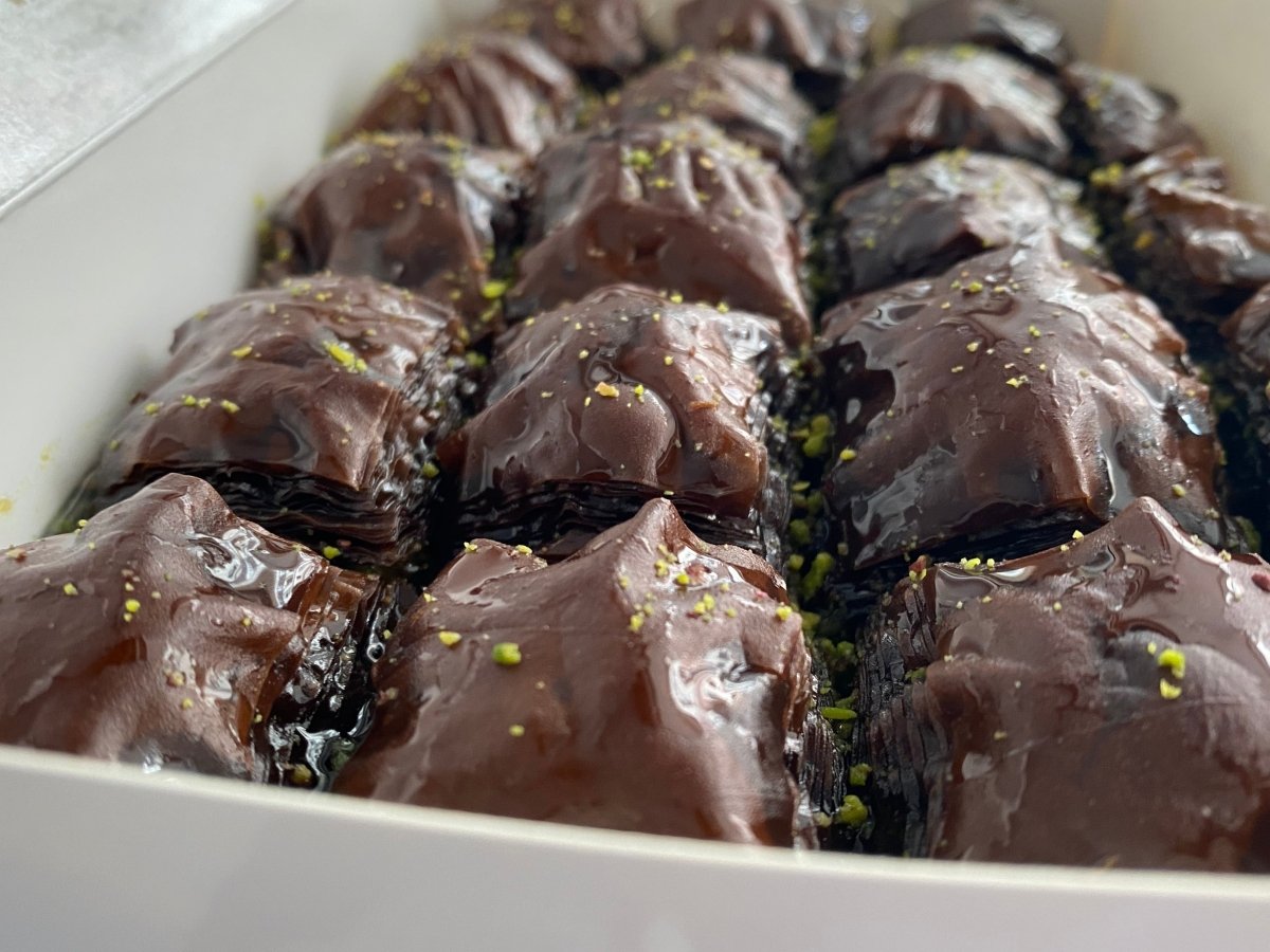 Premium Pistachio Chocolate Baklava Tray | Authentic Turkish Dessert for Gifting & Wholesale - Aladdin Business